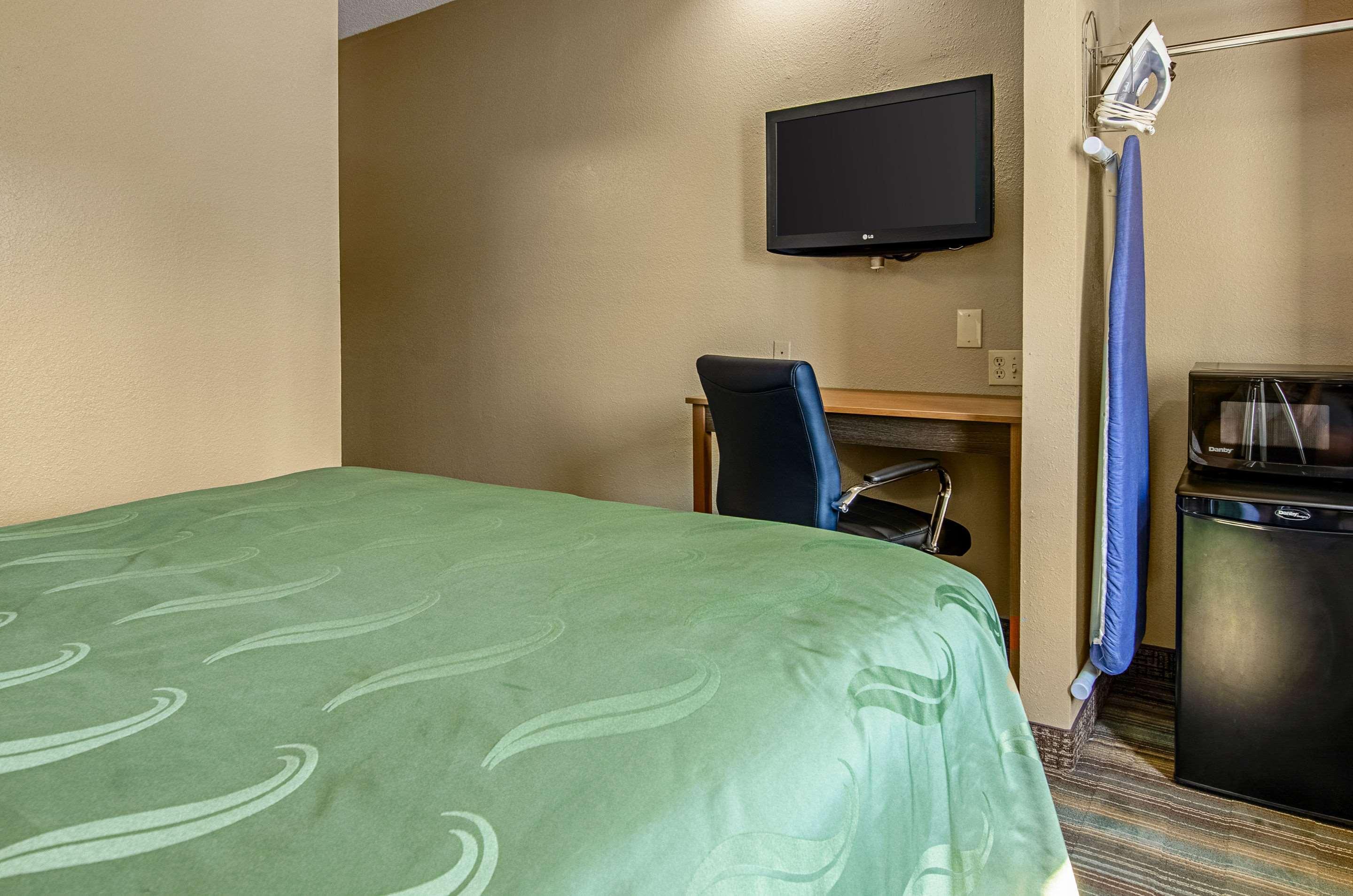 Quality Inn & Suites I-81 Exit 7 Bristol Bagian luar foto