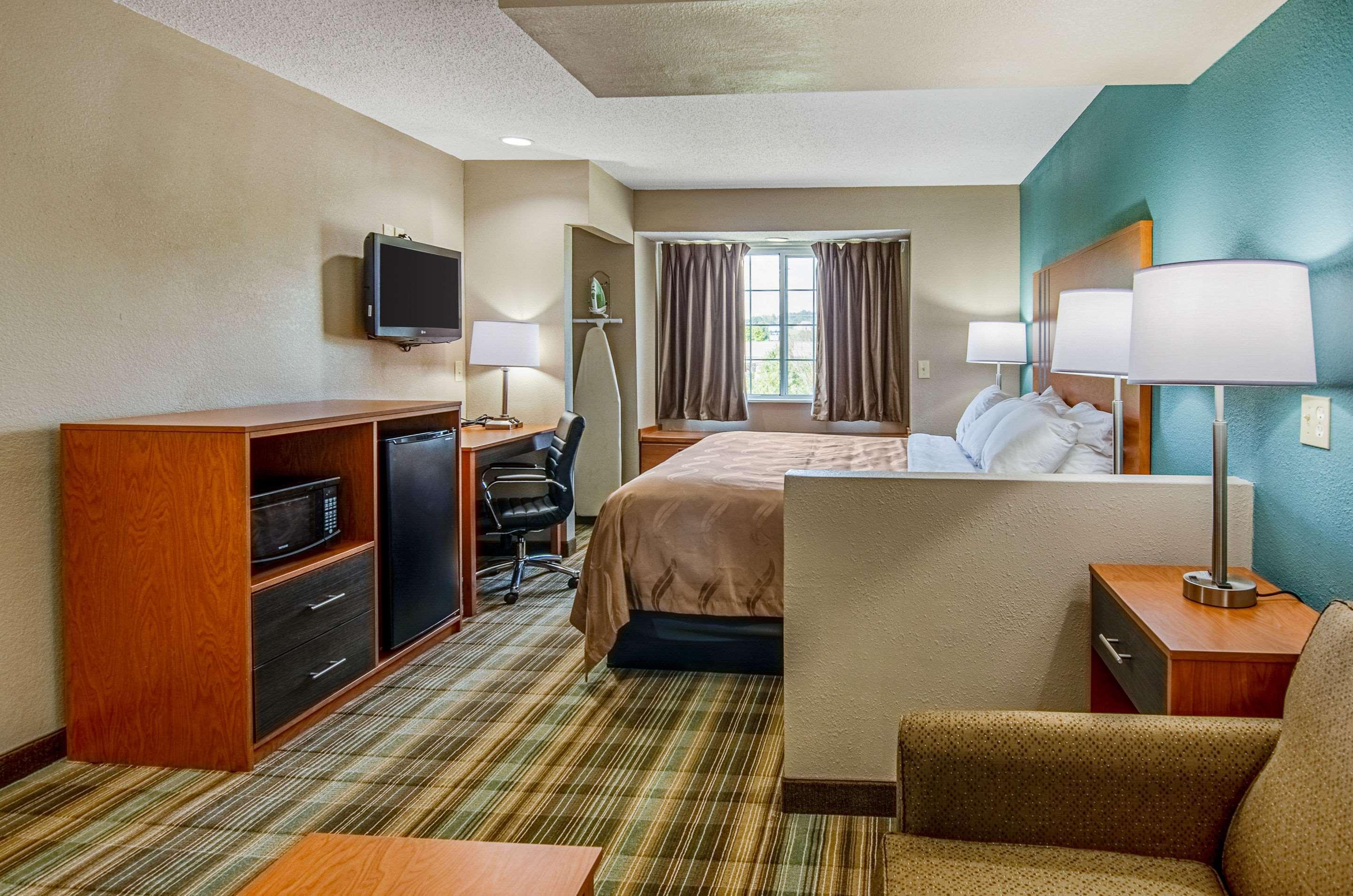 Quality Inn & Suites I-81 Exit 7 Bristol Bagian luar foto