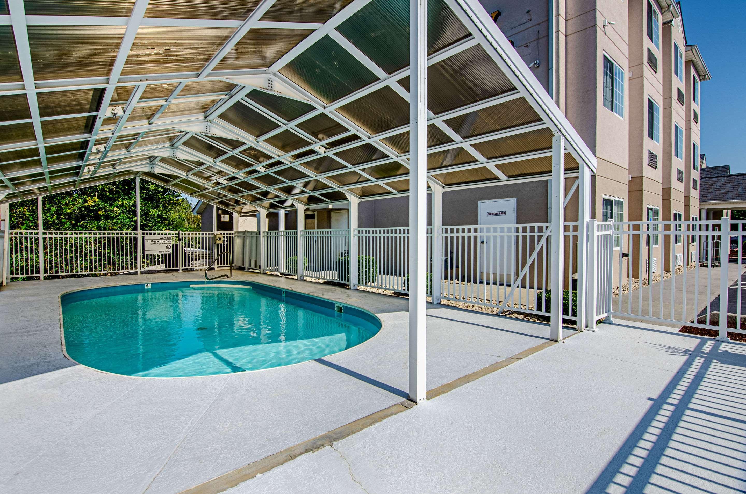 Quality Inn & Suites I-81 Exit 7 Bristol Bagian luar foto