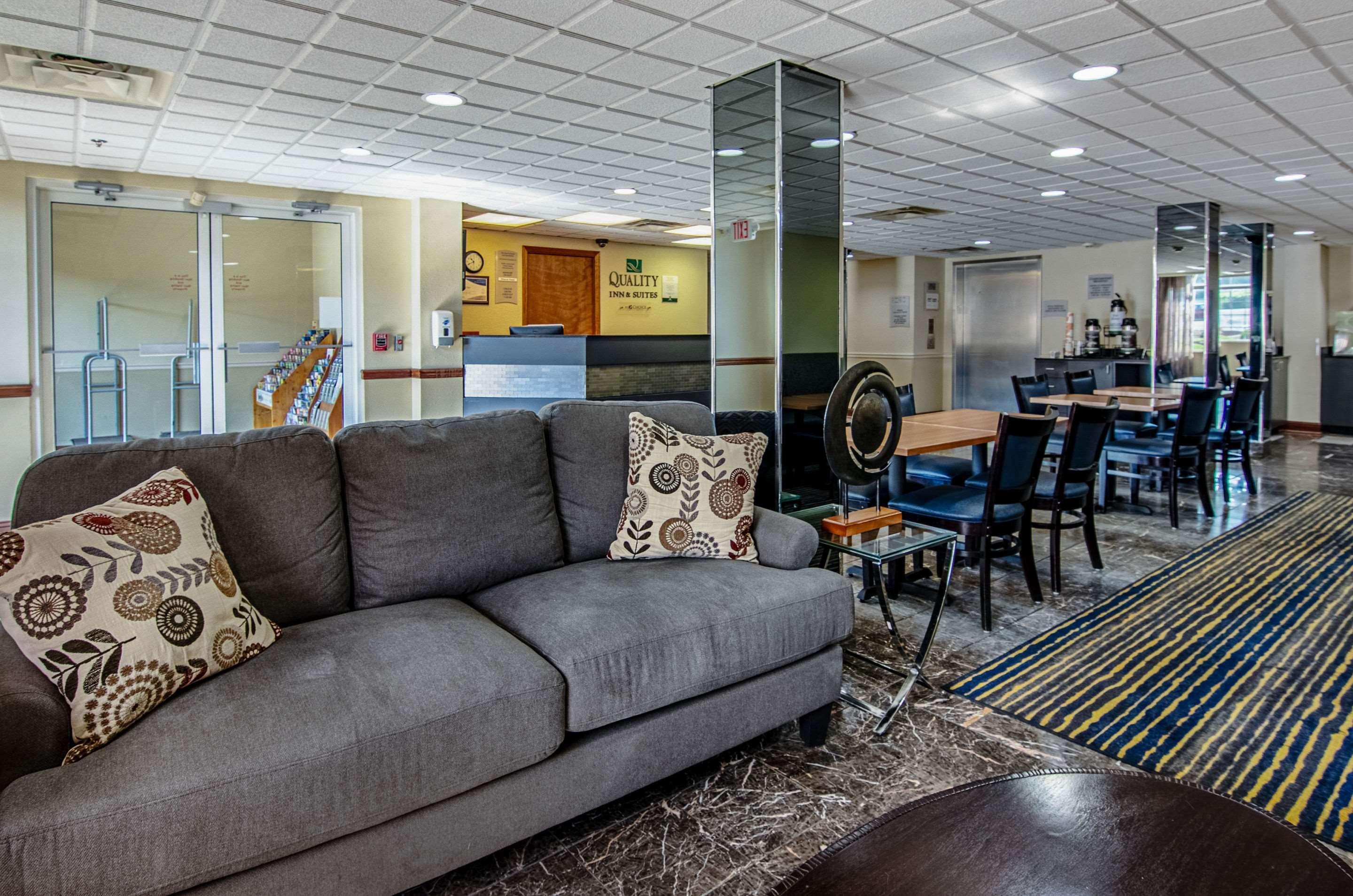 Quality Inn & Suites I-81 Exit 7 Bristol Bagian luar foto