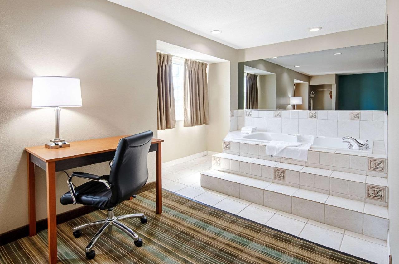 Quality Inn & Suites I-81 Exit 7 Bristol Bagian luar foto