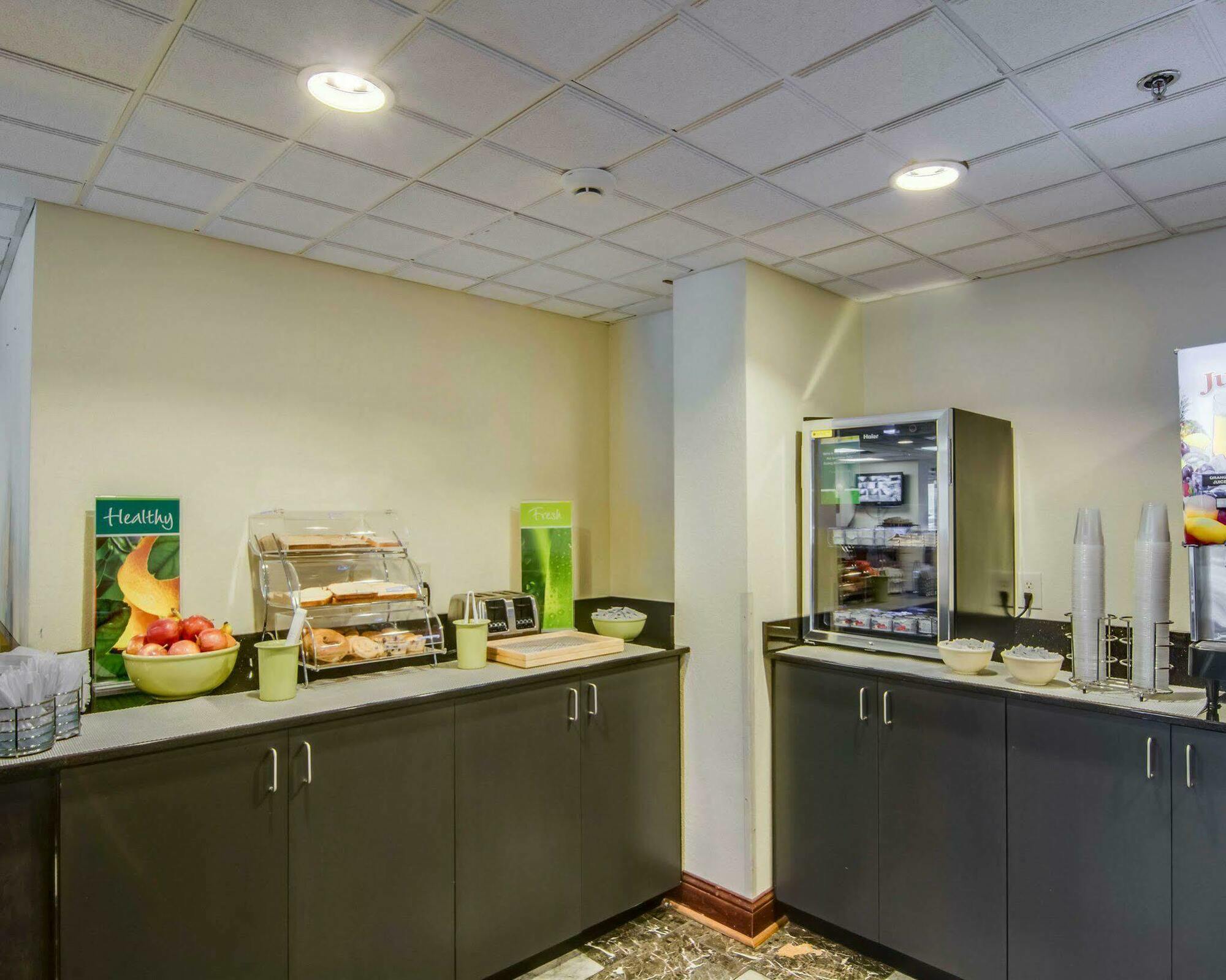 Quality Inn & Suites I-81 Exit 7 Bristol Bagian luar foto