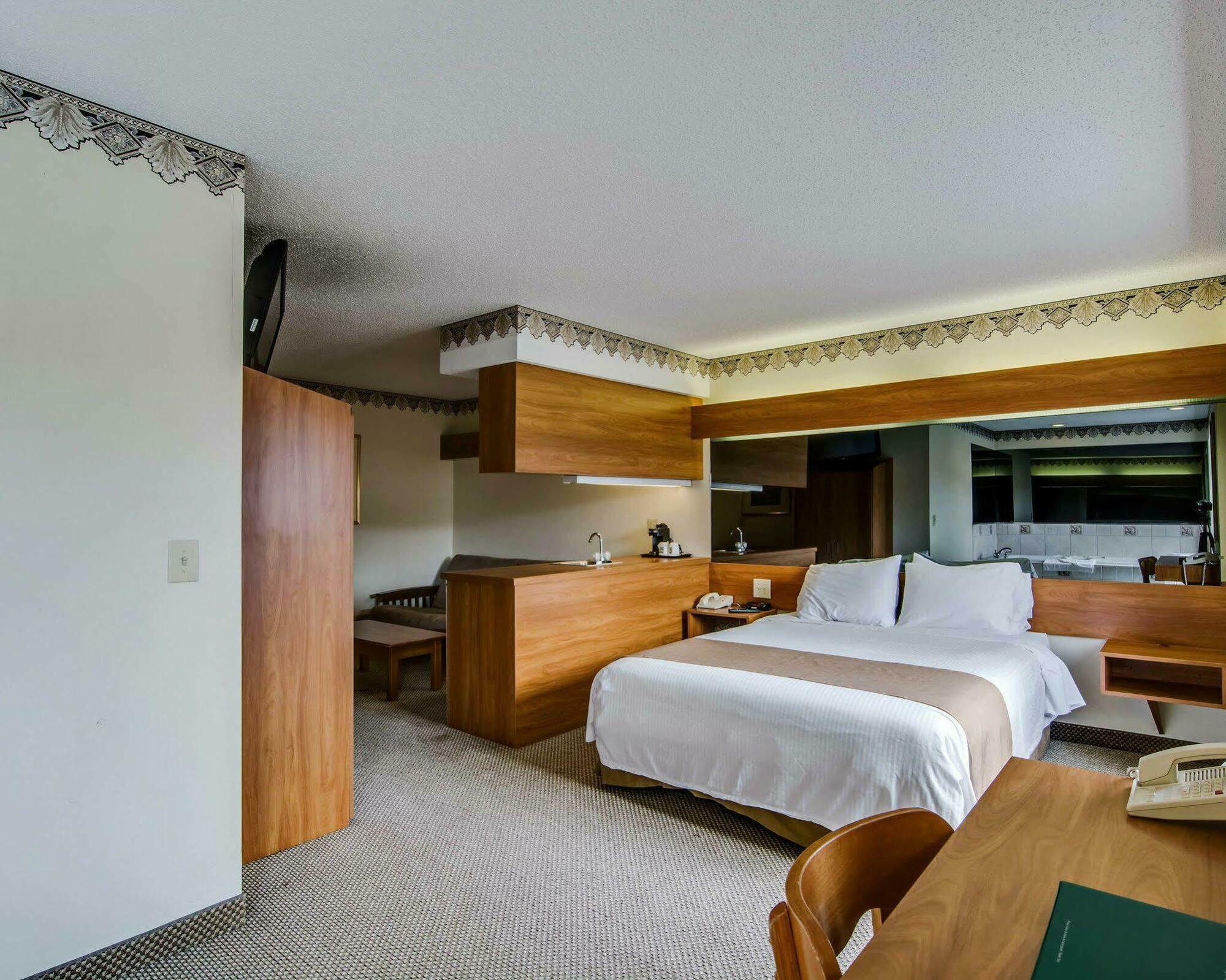Quality Inn & Suites I-81 Exit 7 Bristol Bagian luar foto