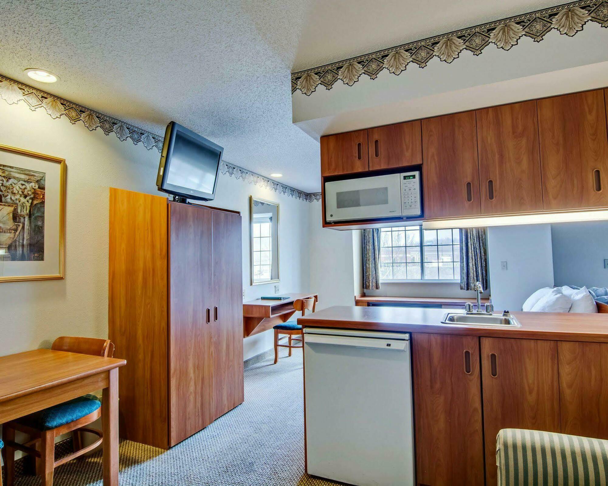 Quality Inn & Suites I-81 Exit 7 Bristol Bagian luar foto