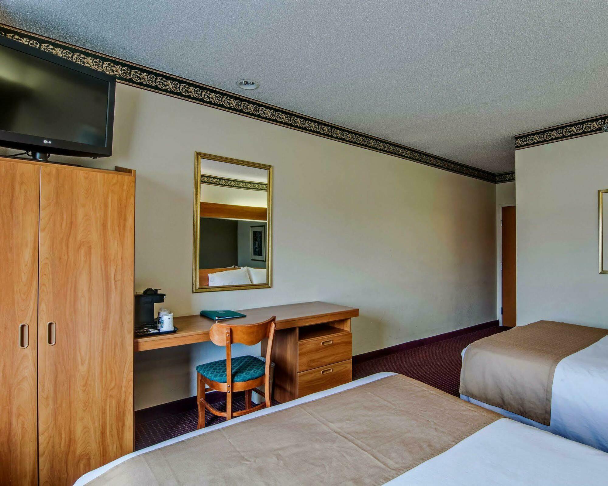 Quality Inn & Suites I-81 Exit 7 Bristol Bagian luar foto