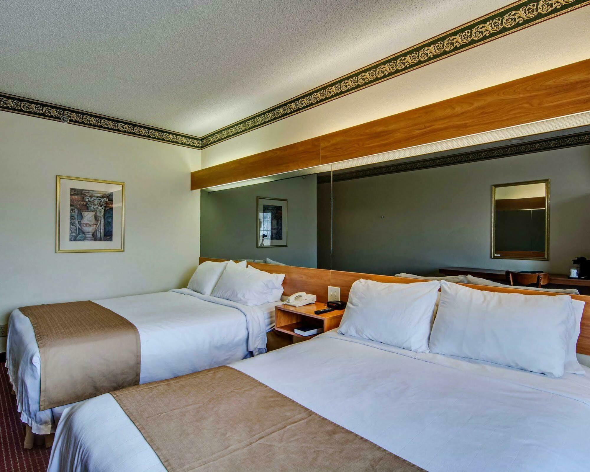 Quality Inn & Suites I-81 Exit 7 Bristol Bagian luar foto