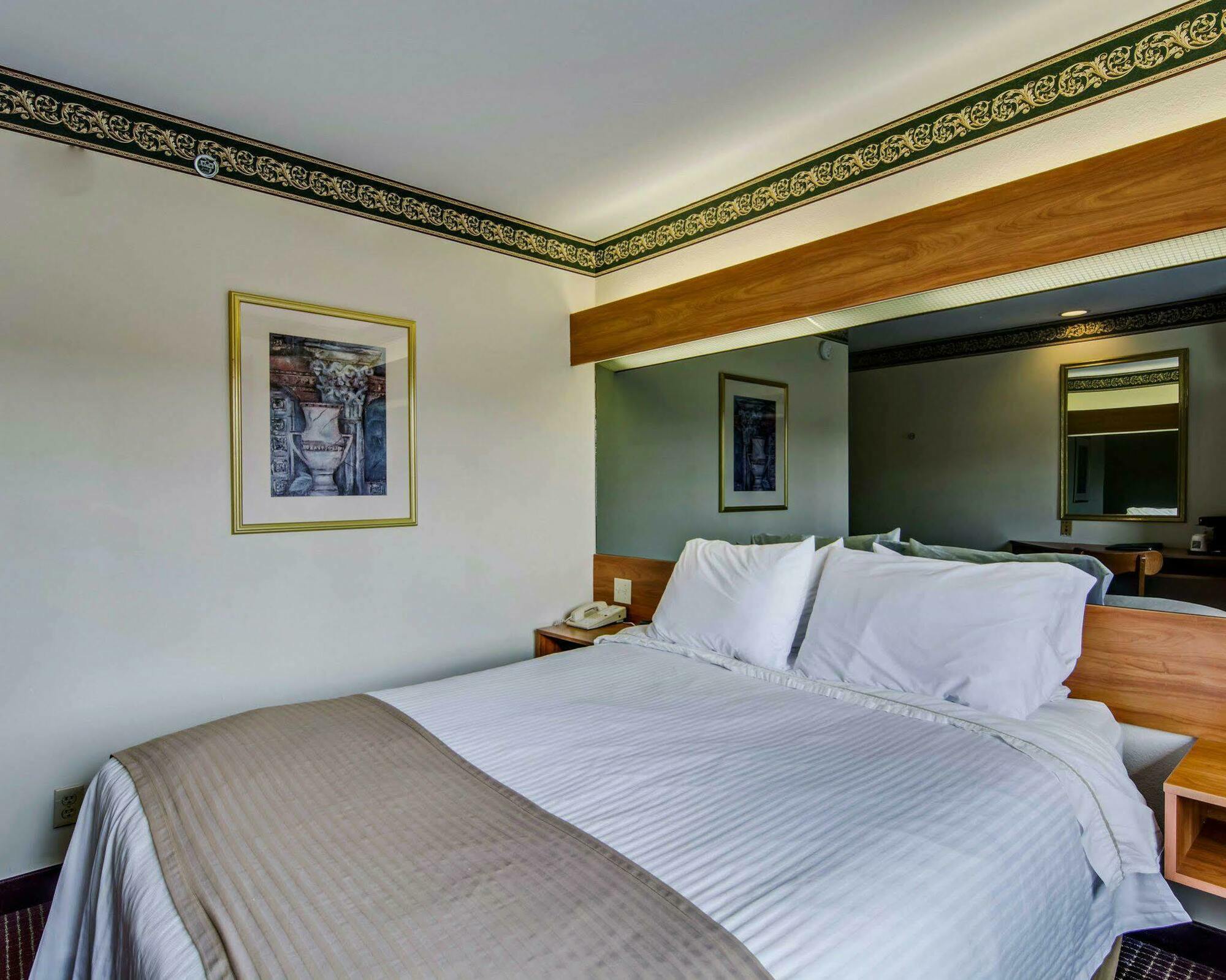 Quality Inn & Suites I-81 Exit 7 Bristol Bagian luar foto