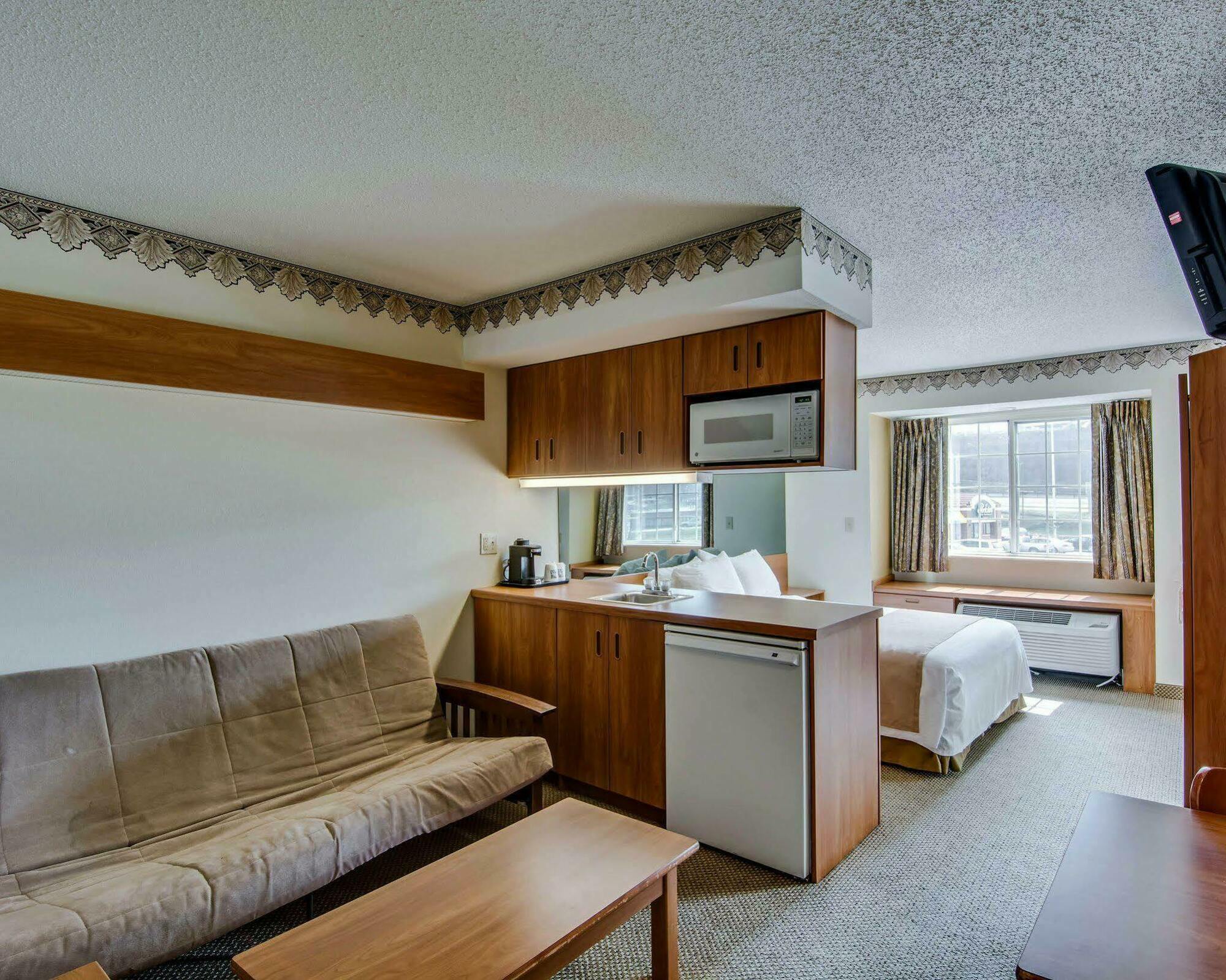 Quality Inn & Suites I-81 Exit 7 Bristol Bagian luar foto