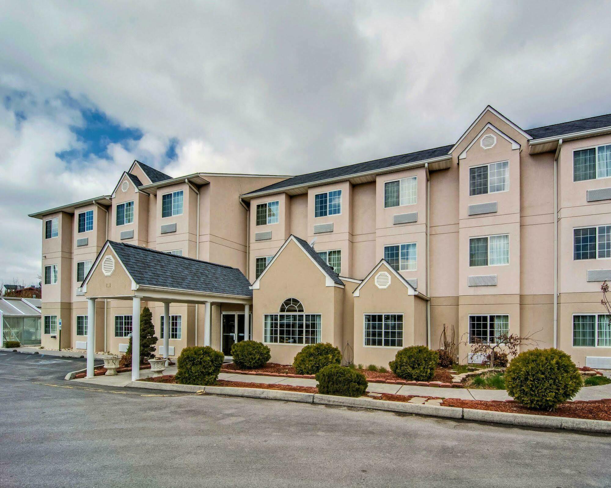 Quality Inn & Suites I-81 Exit 7 Bristol Bagian luar foto