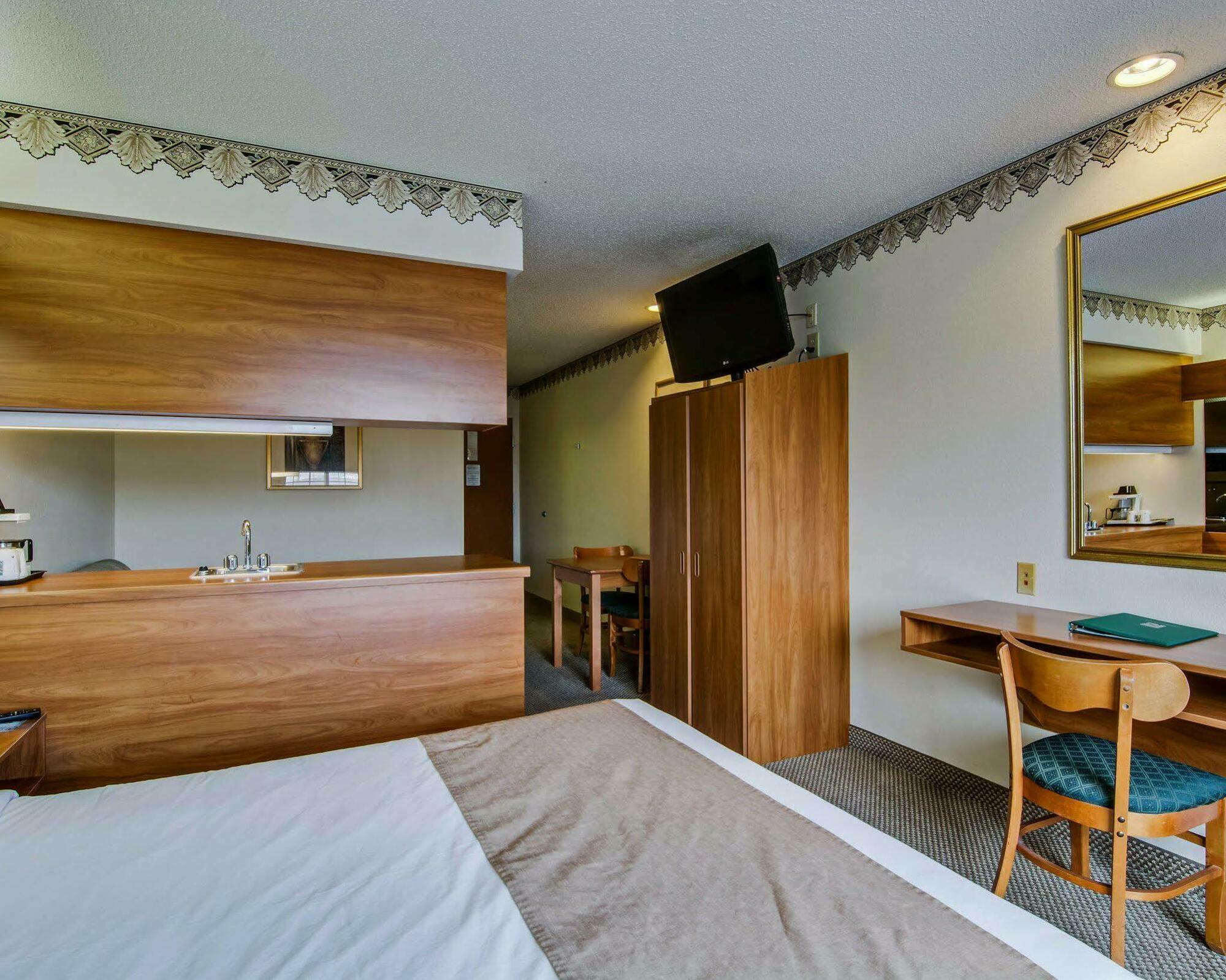 Quality Inn & Suites I-81 Exit 7 Bristol Bagian luar foto